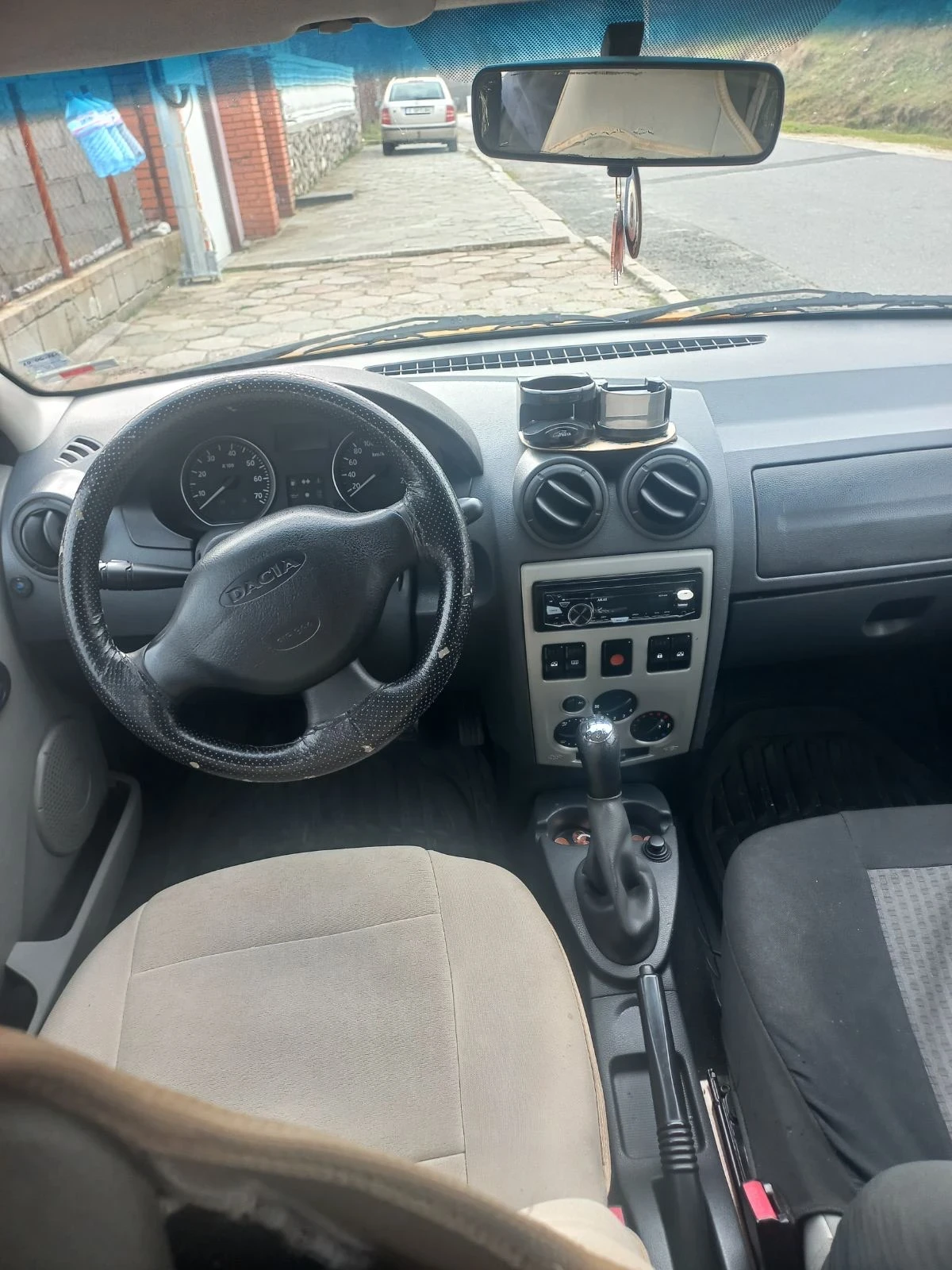 Dacia Logan, снимка 10 - Автомобили и джипове - 53727045