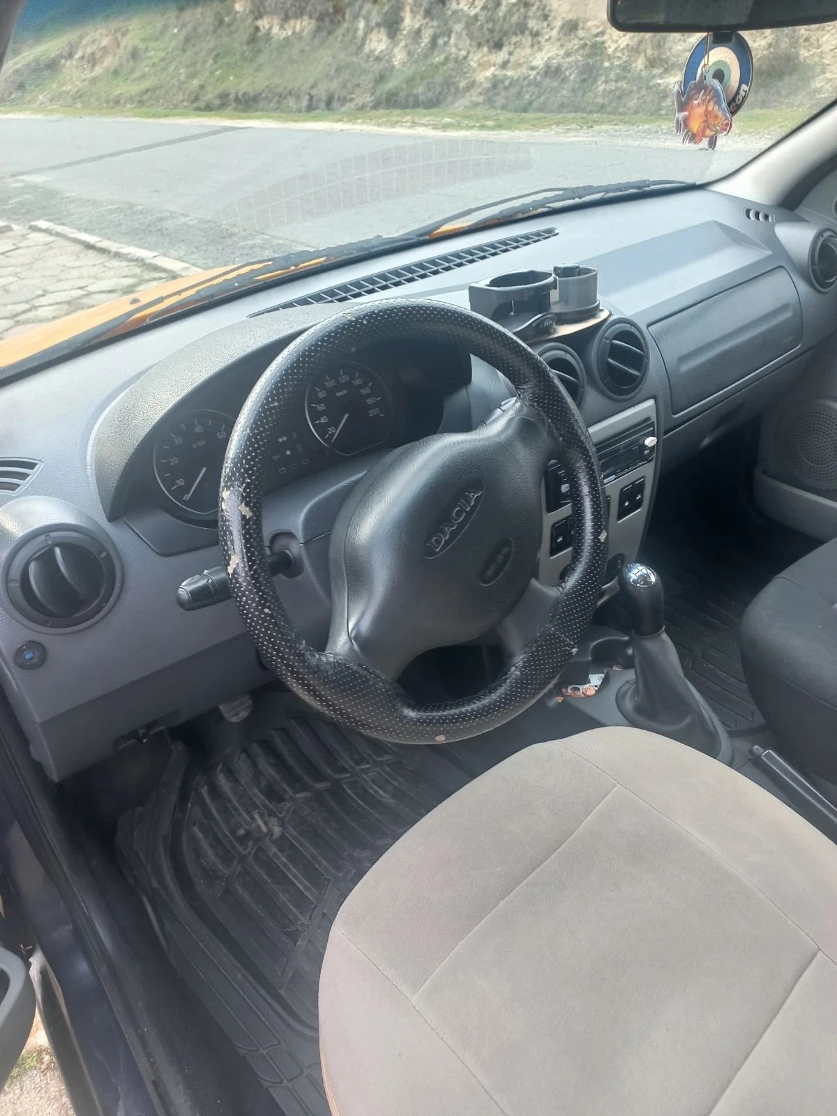 Dacia Logan, снимка 11 - Автомобили и джипове - 53727045