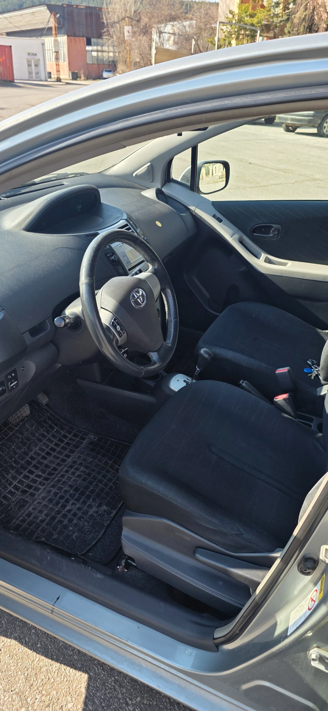 Toyota Yaris 1.4 D4D, снимка 8 - Автомобили и джипове - 53749137