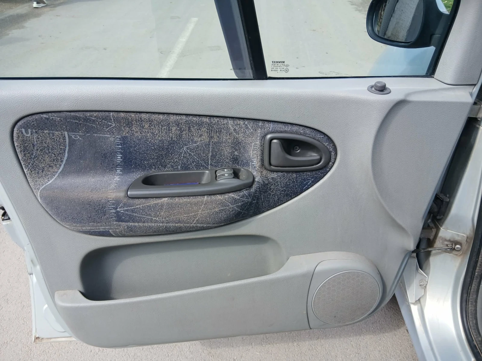 Renault Scenic, снимка 6 - Автомобили и джипове - 54098892