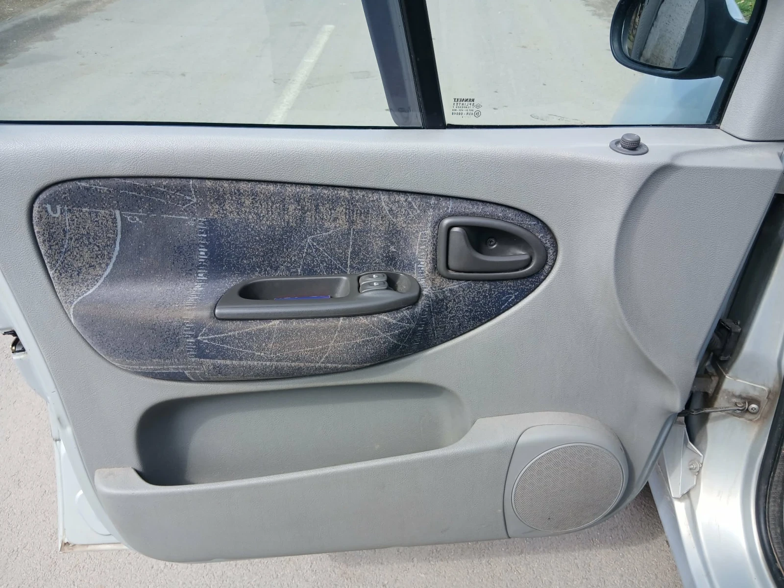 Renault Scenic, снимка 12 - Автомобили и джипове - 54098892