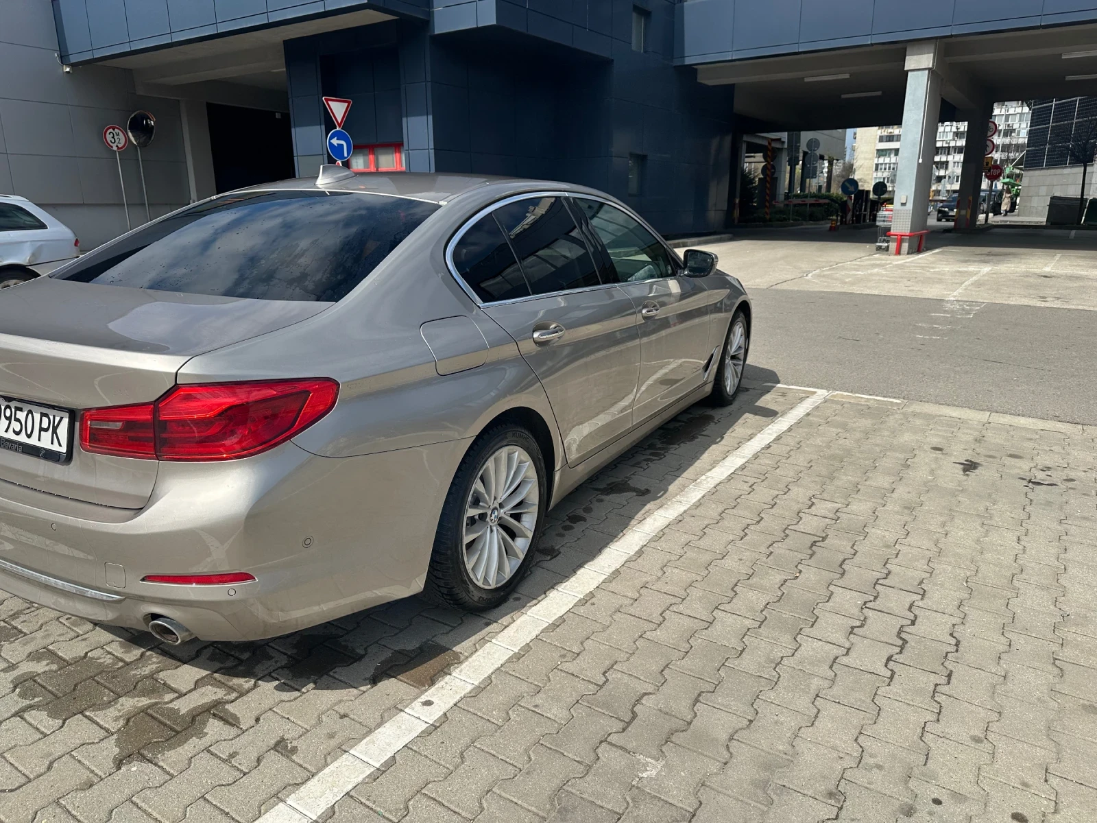 BMW 530 G30 Luxury line , снимка 3 - Автомобили и джипове - 54171807