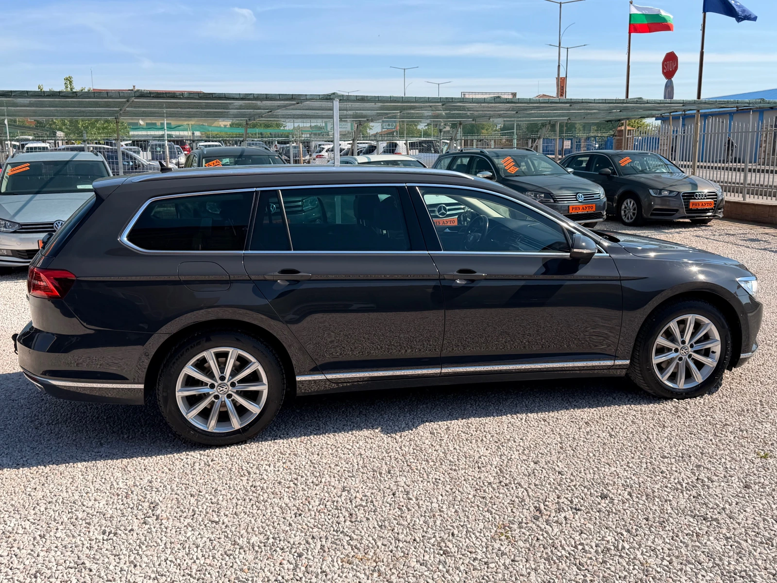 VW Passat 2.0TDI* NAVI* KAMERA* DIGITAL* LIZING, снимка 4 - Автомобили и джипове - 54563224