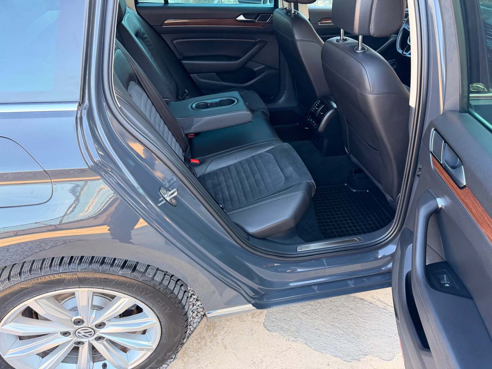 VW Passat 2.0TDI* NAVI* KAMERA* DIGITAL* LIZING, снимка 16 - Автомобили и джипове - 54563224