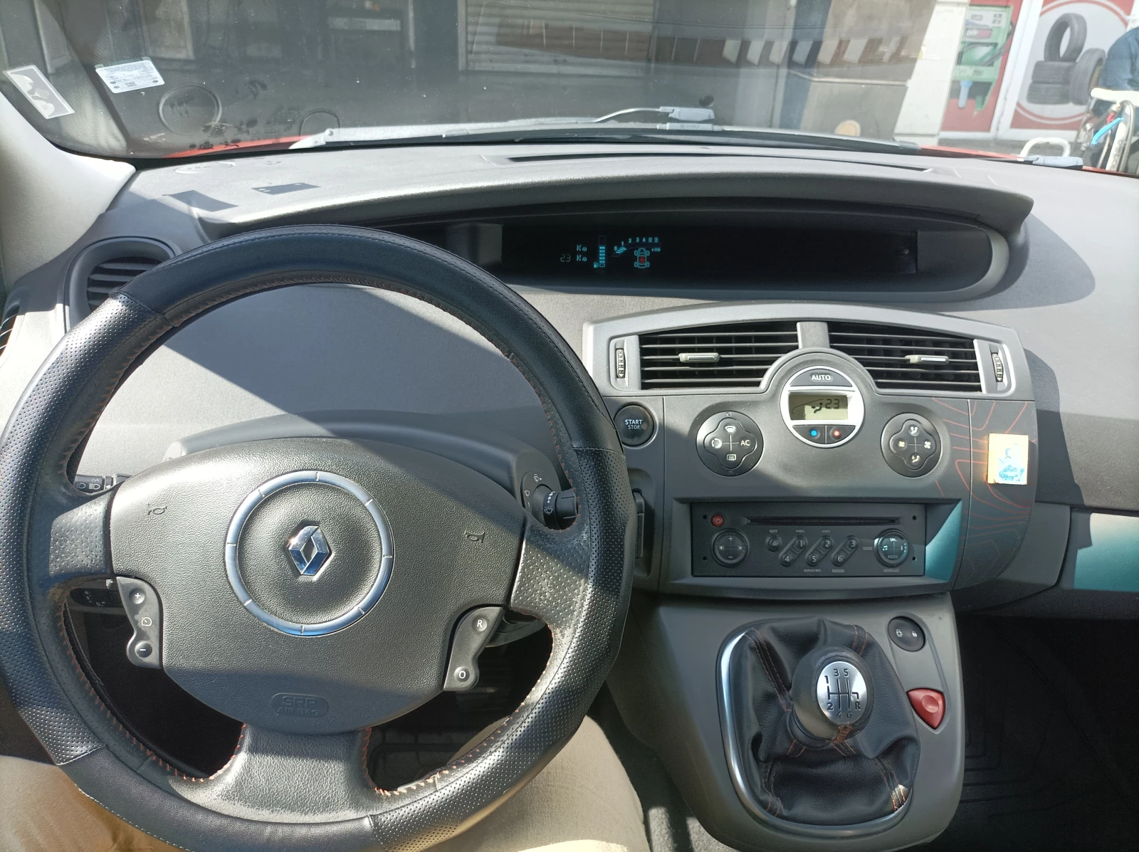 Renault Scenic Conquest, снимка 15 - Автомобили и джипове - 54563912