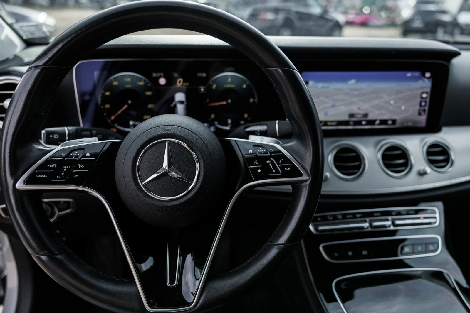 Mercedes-Benz E 220 50 хил. Силвър Стар Пълна история Облужена Лизинг, снимка 10 - Автомобили и джипове - 54588531