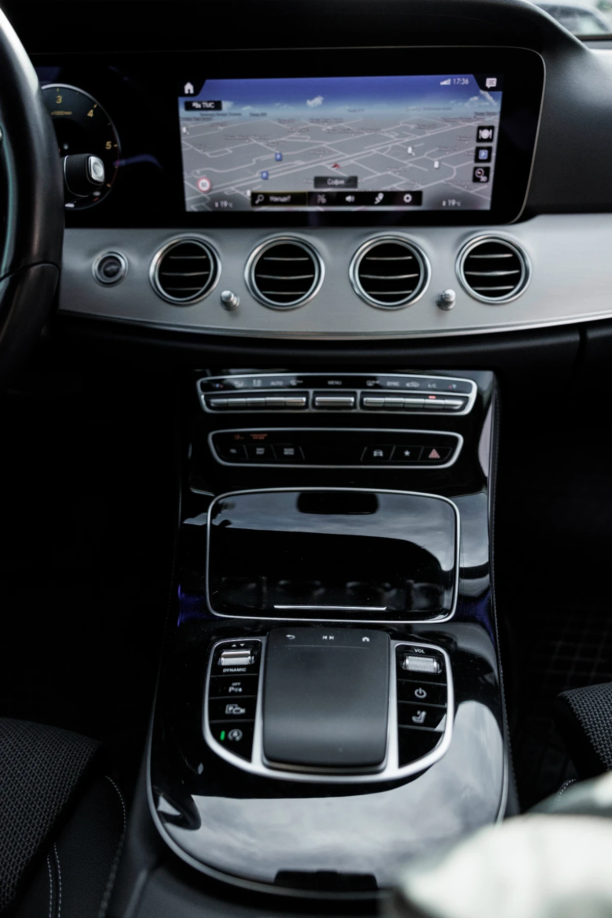 Mercedes-Benz E 220 50 хил. Силвър Стар Пълна история Облужена Лизинг, снимка 8 - Автомобили и джипове - 54588531