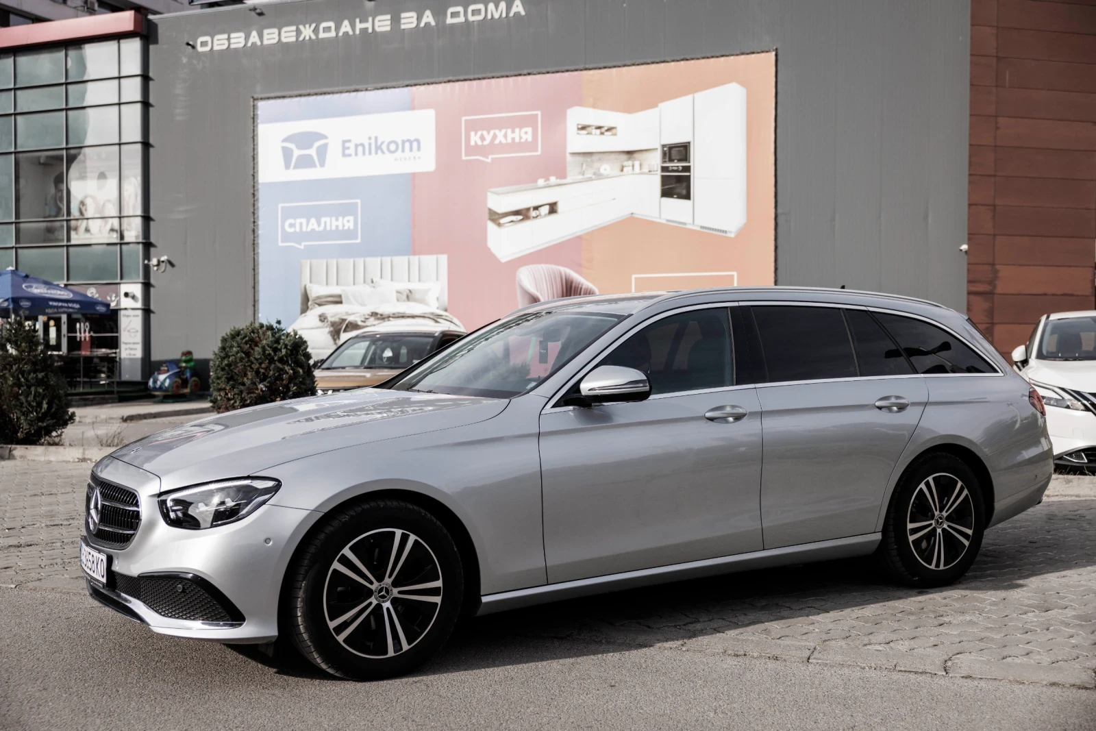 Mercedes-Benz E 220 50 хил. Силвър Стар Пълна история Облужена Лизинг, снимка 2 - Автомобили и джипове - 54588531