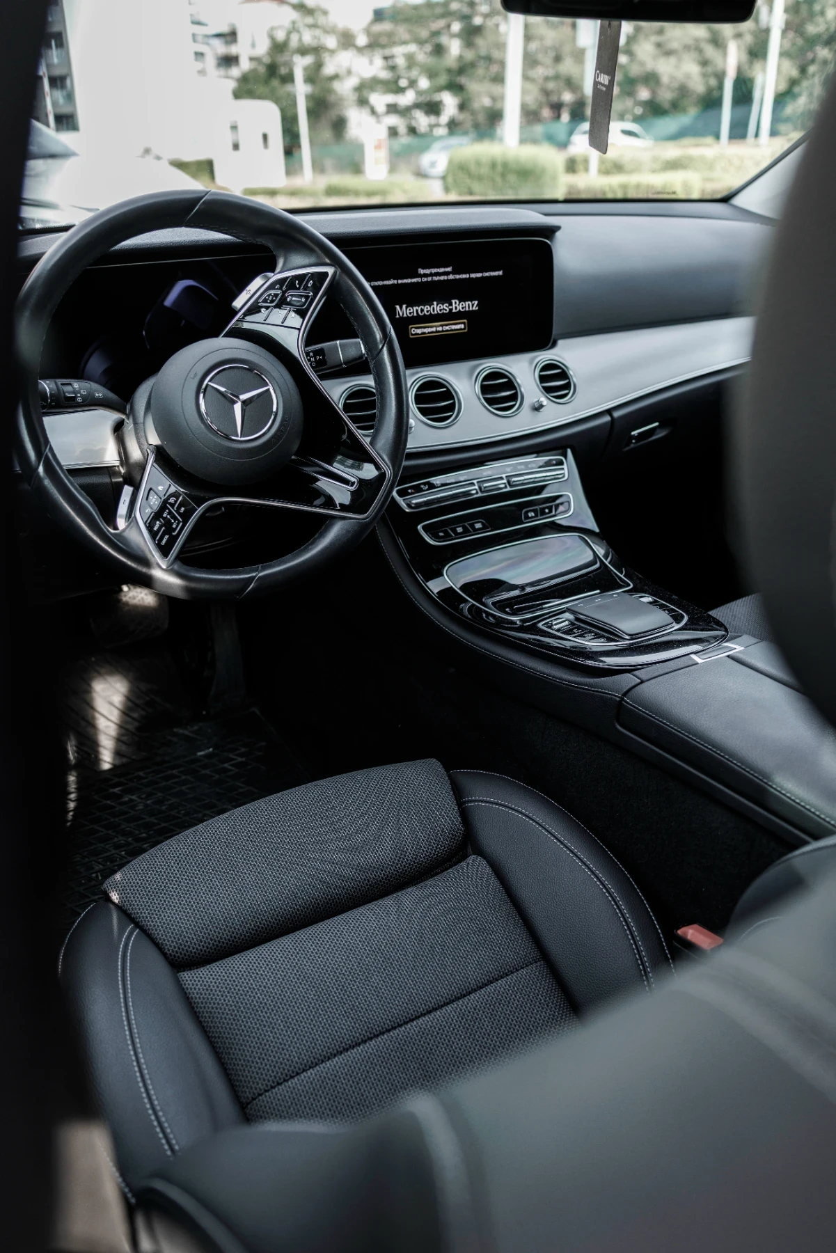 Mercedes-Benz E 220 50 хил. Силвър Стар Пълна история Облужена Лизинг, снимка 9 - Автомобили и джипове - 54588531