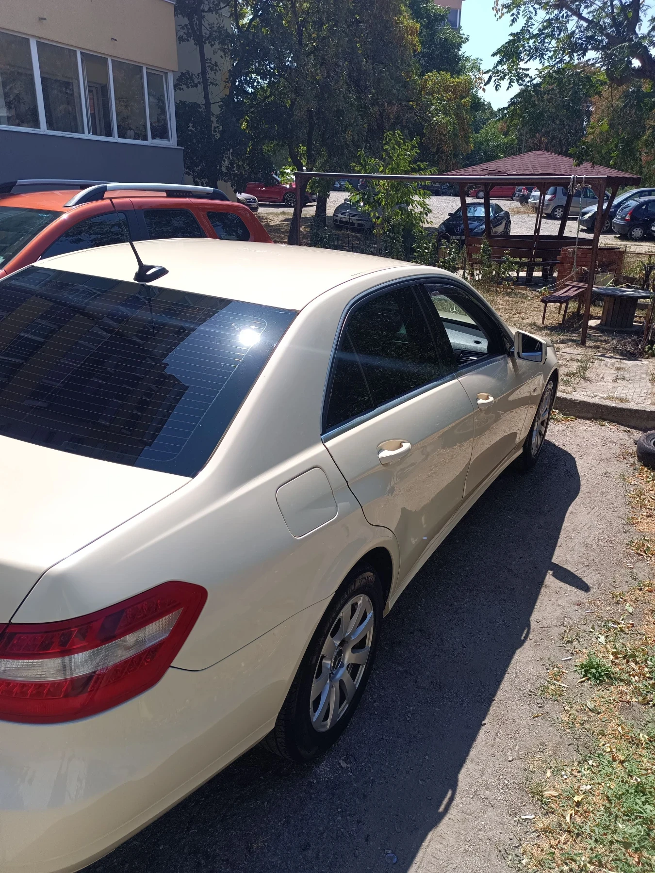 Mercedes-Benz E 200 NGT, снимка 5 - Автомобили и джипове - 55690495