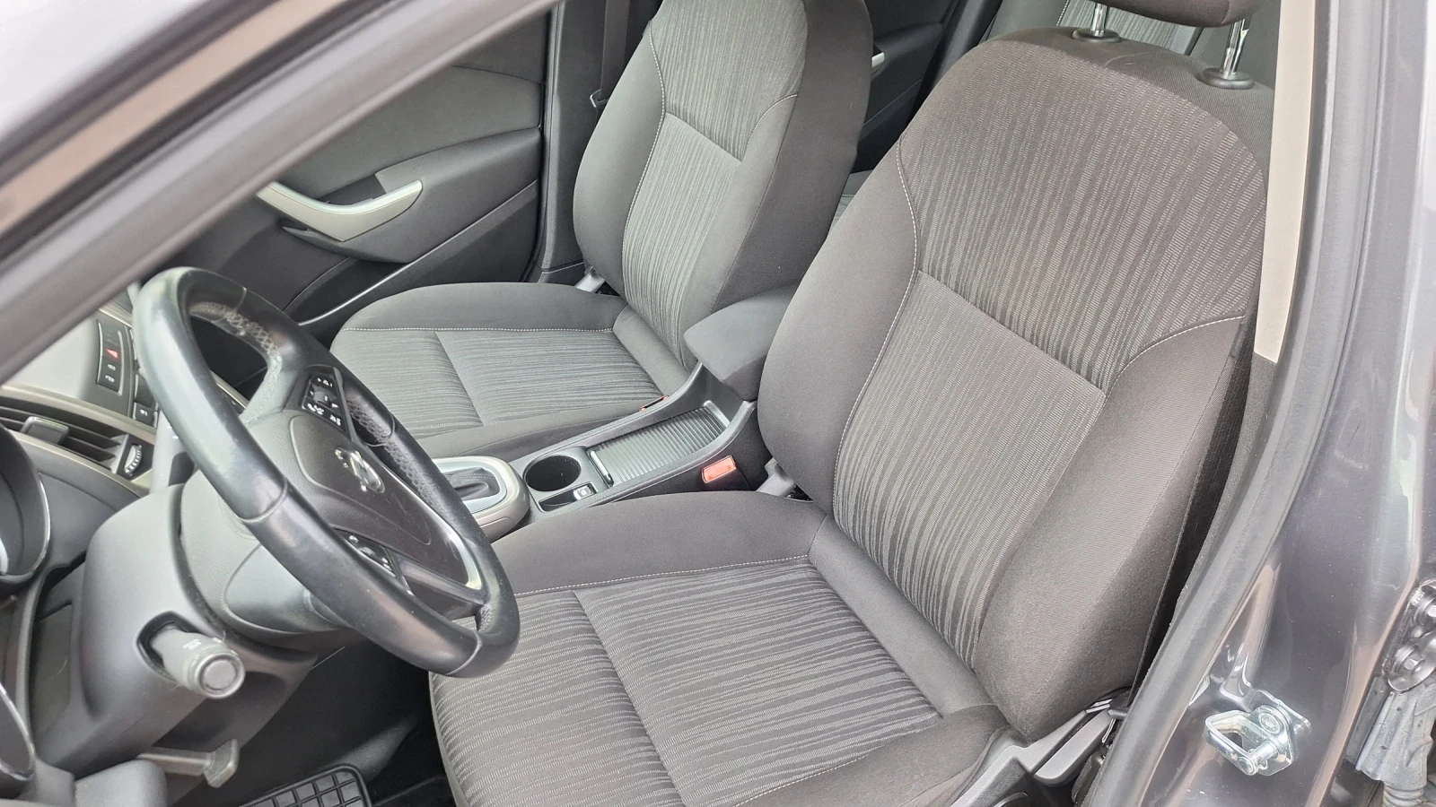 Opel Astra 1.4 Автоматик, снимка 6 - Автомобили и джипове - 56389823