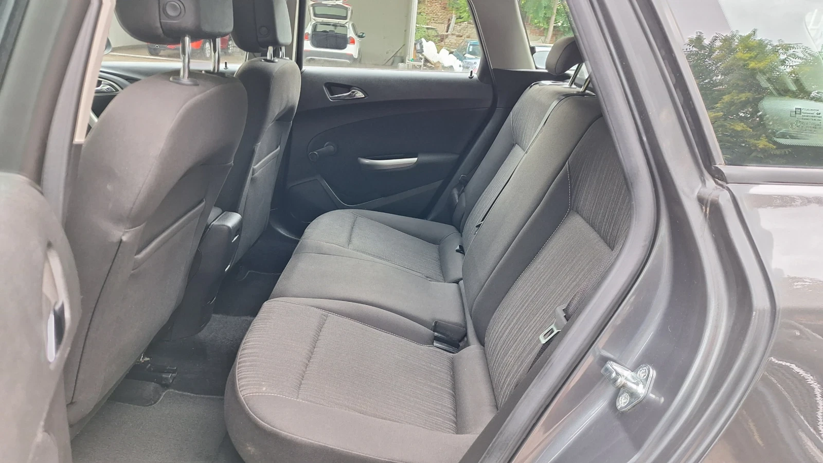 Opel Astra 1.4 Автоматик, снимка 8 - Автомобили и джипове - 56389823
