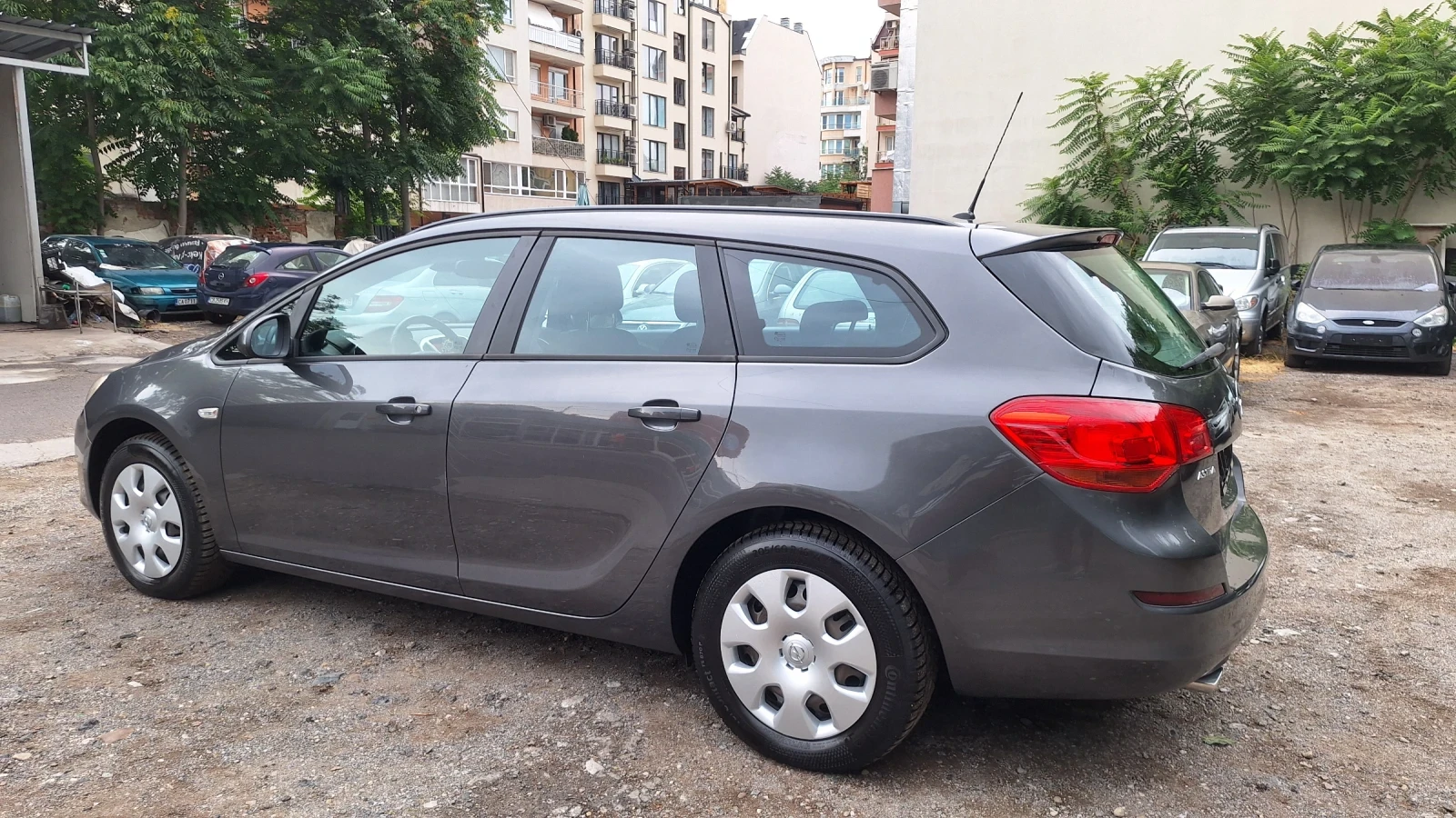 Opel Astra 1.4 Автоматик, снимка 4 - Автомобили и джипове - 56389823