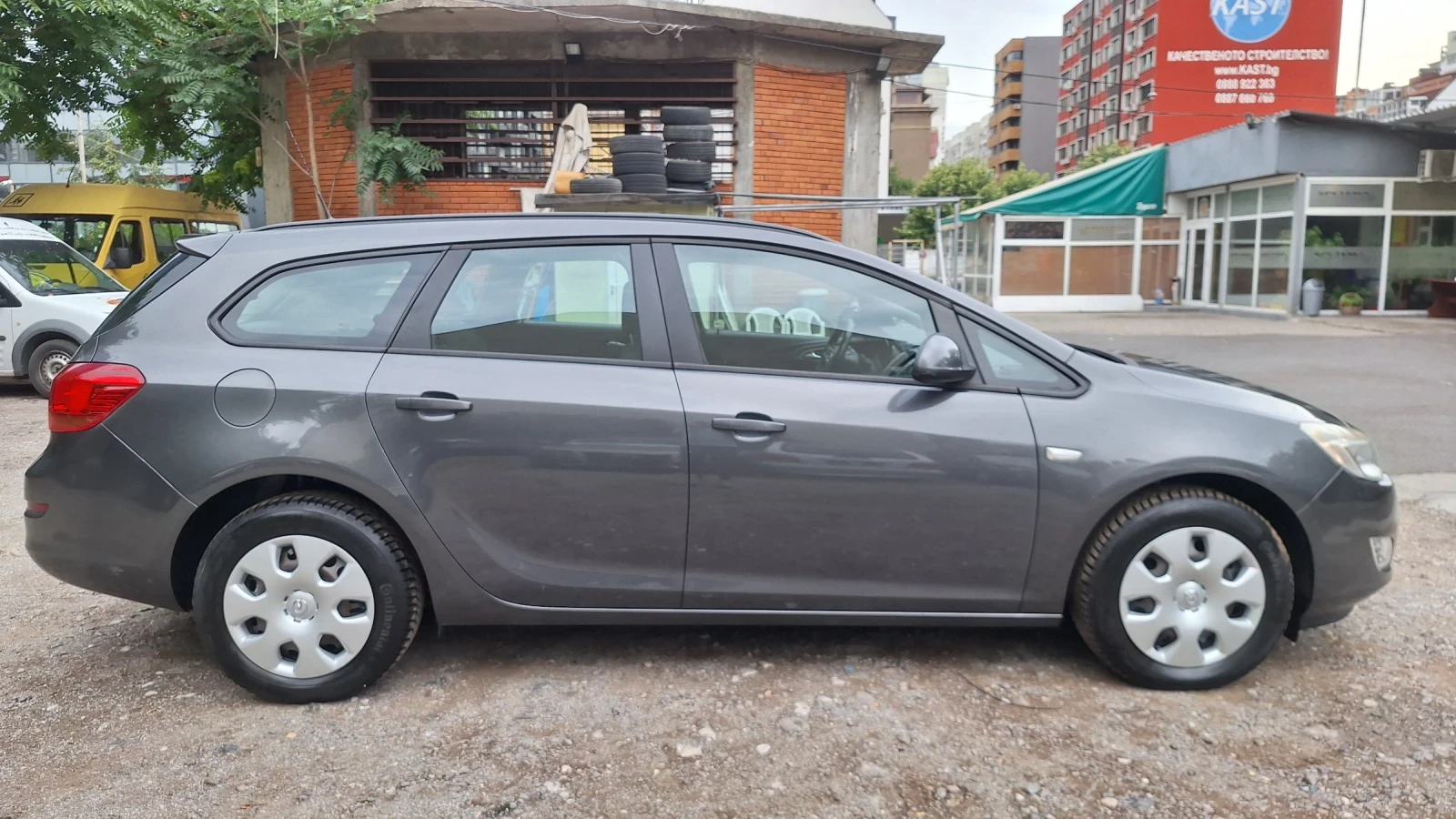 Opel Astra 1.4 Автоматик, снимка 10 - Автомобили и джипове - 56389823