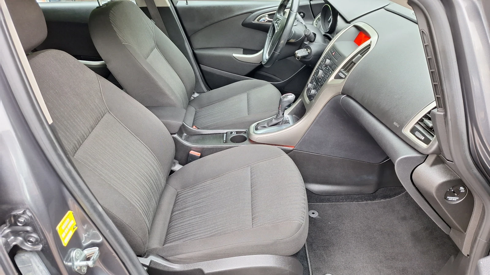 Opel Astra 1.4 Автоматик, снимка 7 - Автомобили и джипове - 56389823