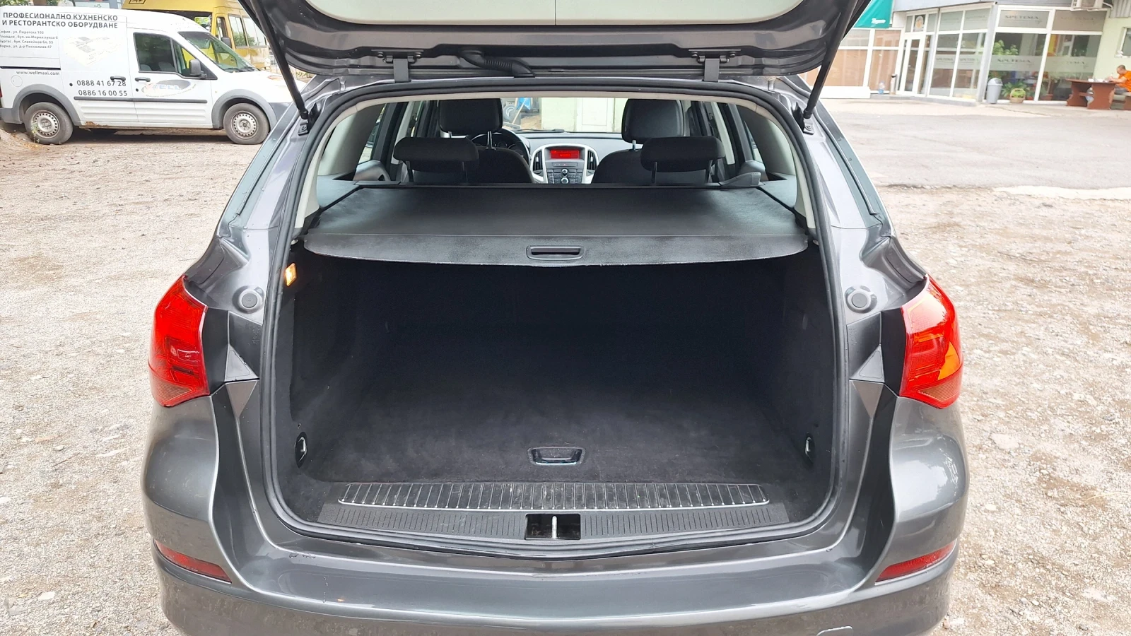 Opel Astra 1.4 Автоматик, снимка 9 - Автомобили и джипове - 56389823