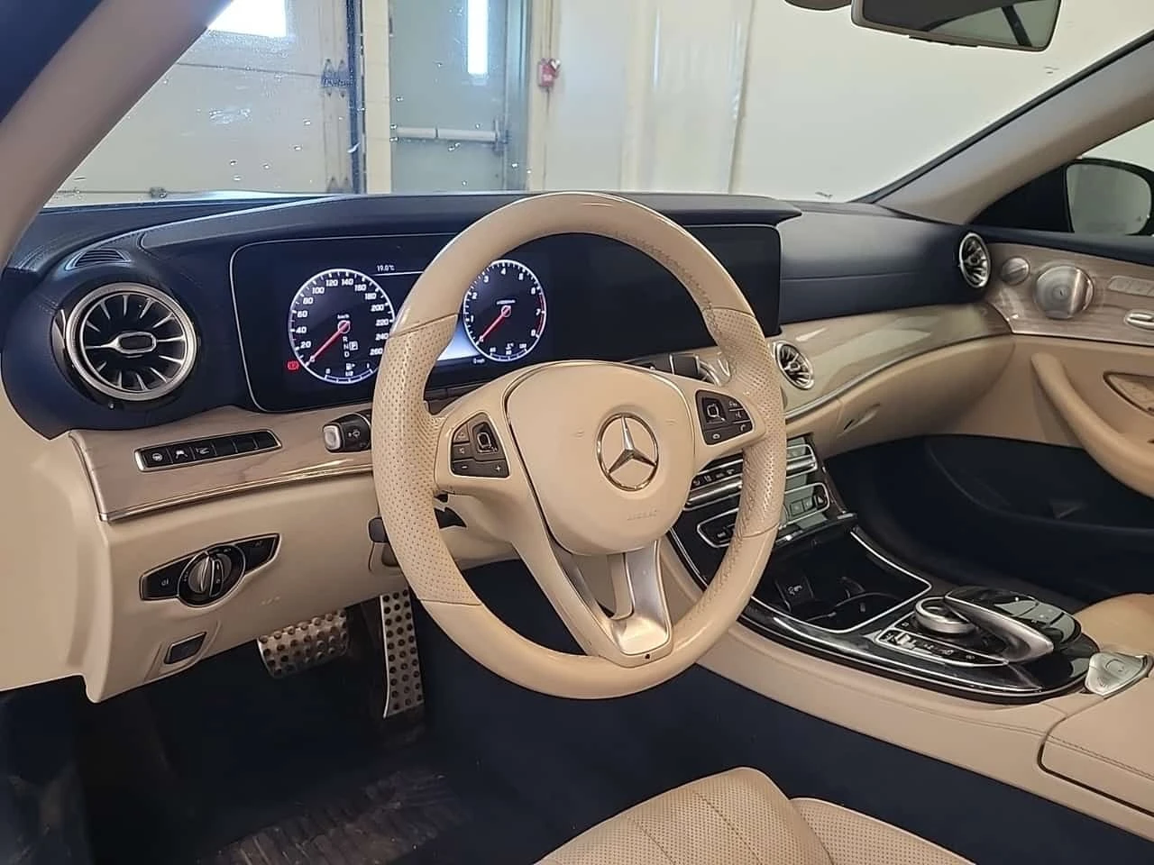 Mercedes-Benz E 400 * CARFAX * , снимка 10 - Автомобили и джипове - 56656552