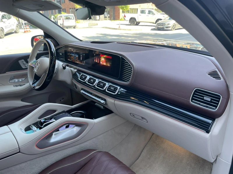 Mercedes-Benz GLS 600 Maybach 4M = MGT c.= E-ActiveBody/Extended Leather, снимка 11 - Автомобили и джипове - 41843621