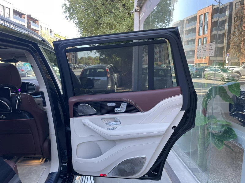 Mercedes-Benz GLS 600 Maybach 4M = MGT c.= E-ActiveBody/Extended Leather, снимка 15 - Автомобили и джипове - 41843621