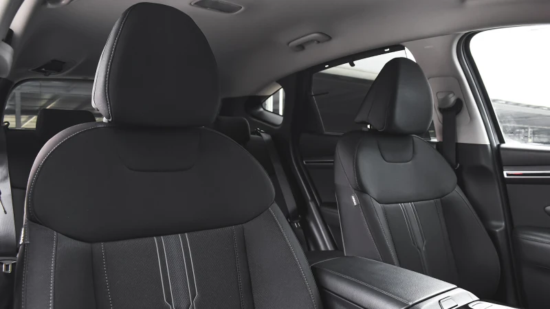 Hyundai Tucson 1.6 T-GDi EXELLENCE Hybrid Automatic, снимка 10 - Автомобили и джипове - 51849863