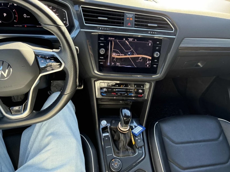 VW Tiguan Highline R-line* Fender* Пано* Обдух* Подгрев* Кам, снимка 7 - Автомобили и джипове - 52321512