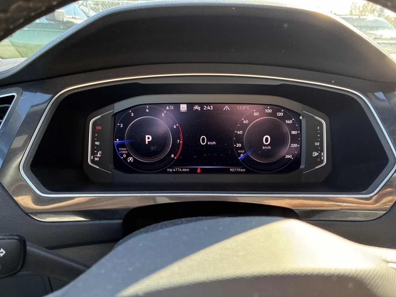 VW Tiguan Highline R-line* Fender* Пано* Обдух* Подгрев* Кам, снимка 8 - Автомобили и джипове - 52321512