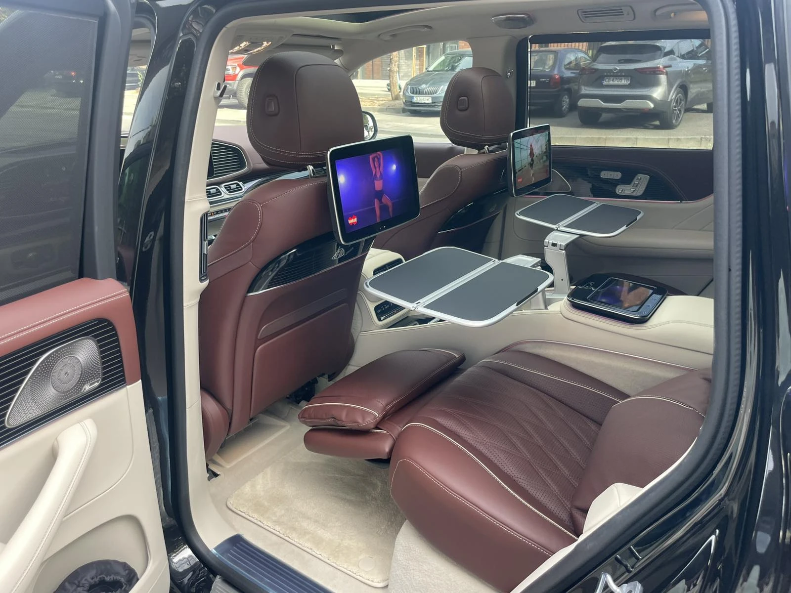 Mercedes-Benz GLS 600 Maybach 4M = MGT c.= E-ActiveBody/Extended Leather | Mobile.bg   12