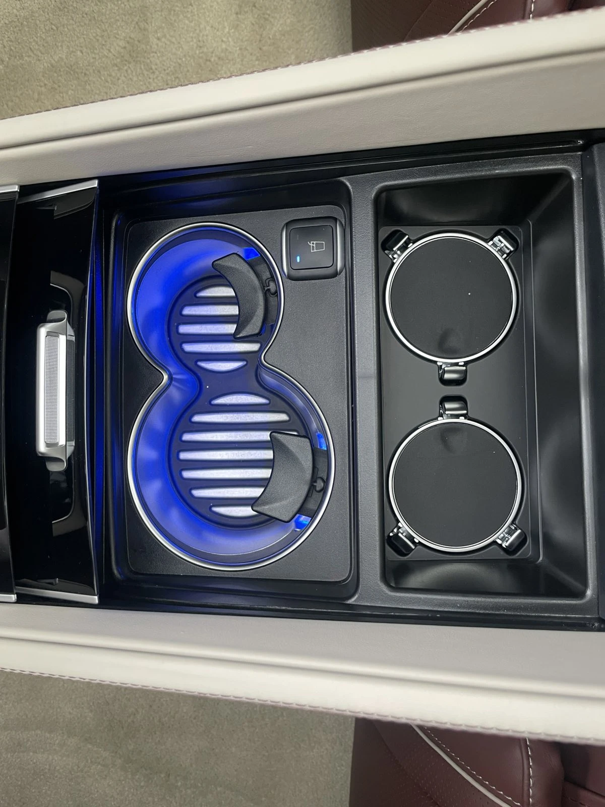 Mercedes-Benz GLS 600 Maybach 4M = MGT c.= E-ActiveBody/Extended Leather | Mobile.bg   13