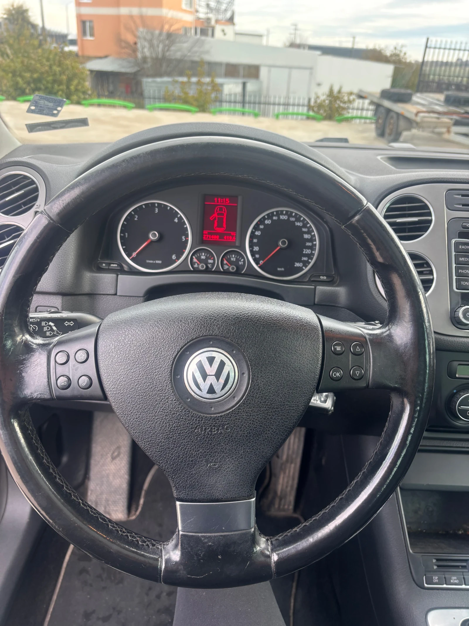 VW Tiguan 2, 0 Auto 4x4 - изображение 3