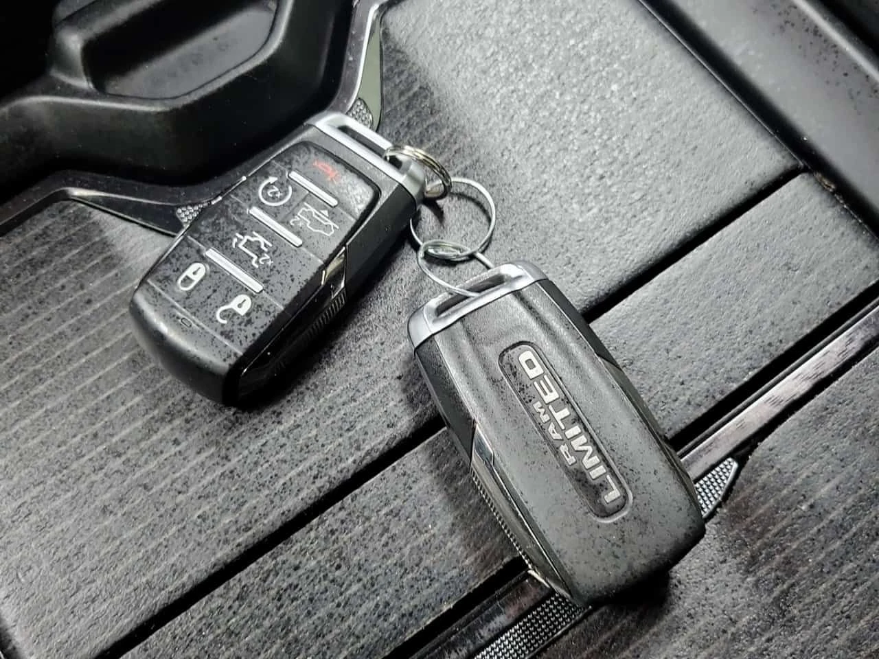 Dodge RAM 1500  Limited /ВЪЗДУХ/HARMAN KARDON / ОБДУХВАНЕ , снимка 9 - Автомобили и джипове - 54015210