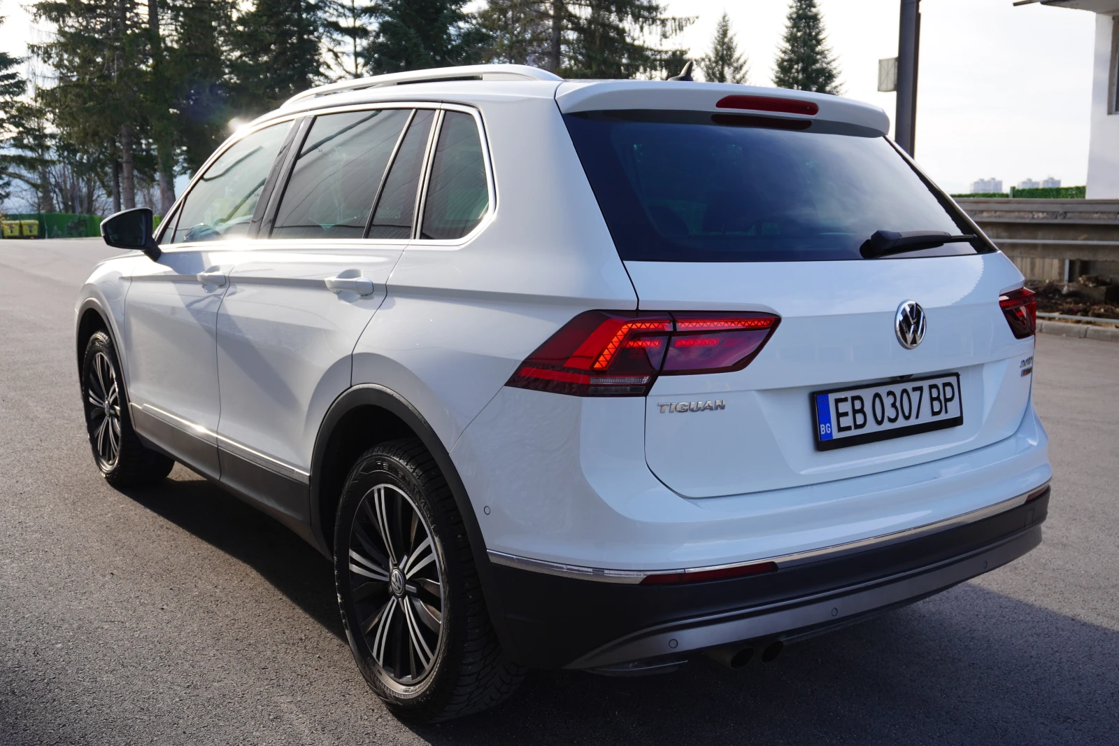 VW Tiguan 2.0TDI 4MOTION/DSG/VIRTUAL COCKPIT/MATRIX LED/PANO, снимка 3 - Автомобили и джипове - 54072552