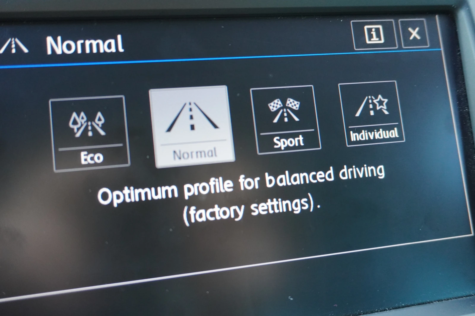 VW Tiguan 2.0TDI 4MOTION/DSG/VIRTUAL COCKPIT/MATRIX LED/PANO, снимка 15 - Автомобили и джипове - 54072552