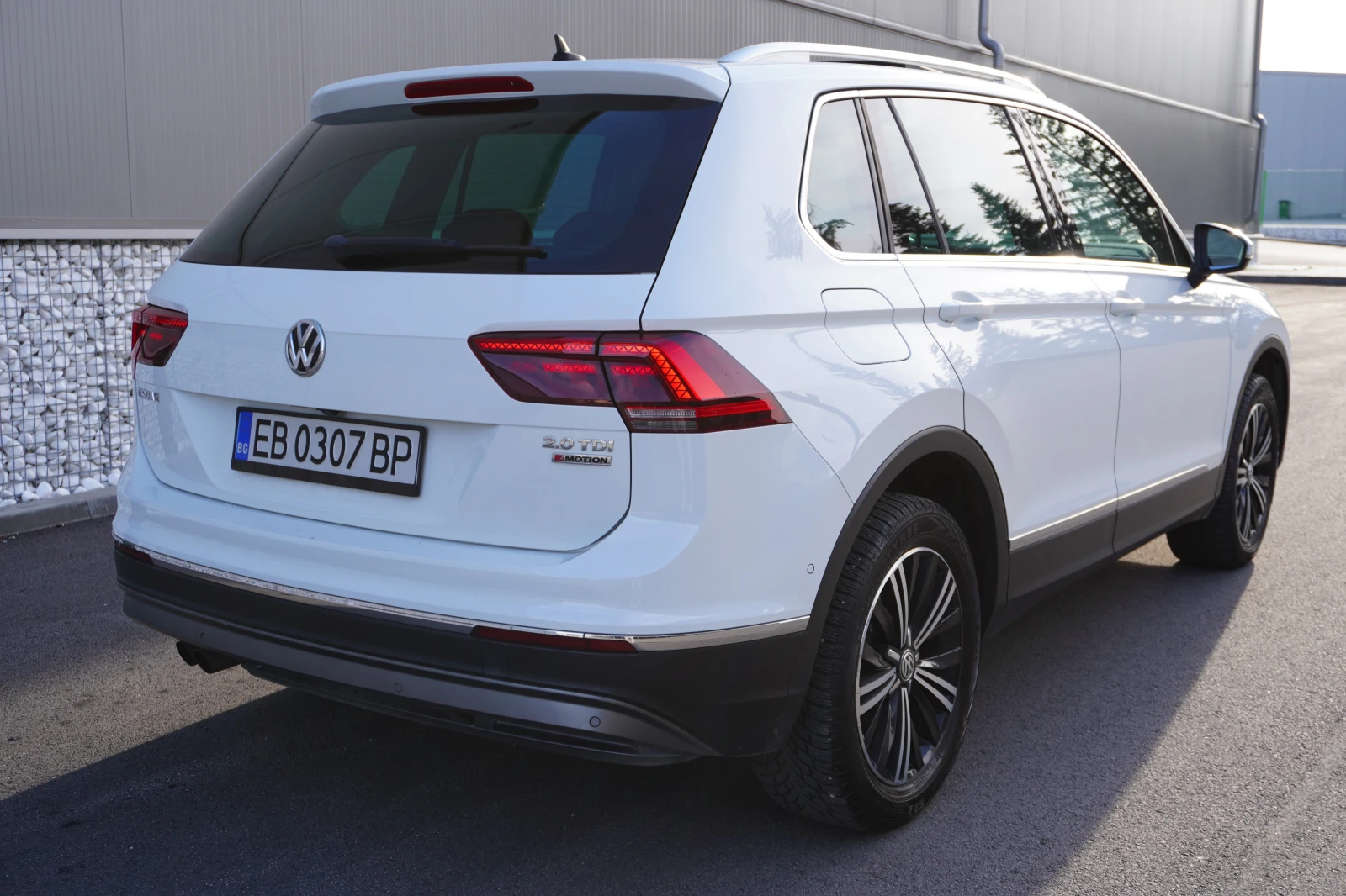 VW Tiguan 2.0TDI 4MOTION/DSG/VIRTUAL COCKPIT/MATRIX LED/PANO, снимка 5 - Автомобили и джипове - 54072552