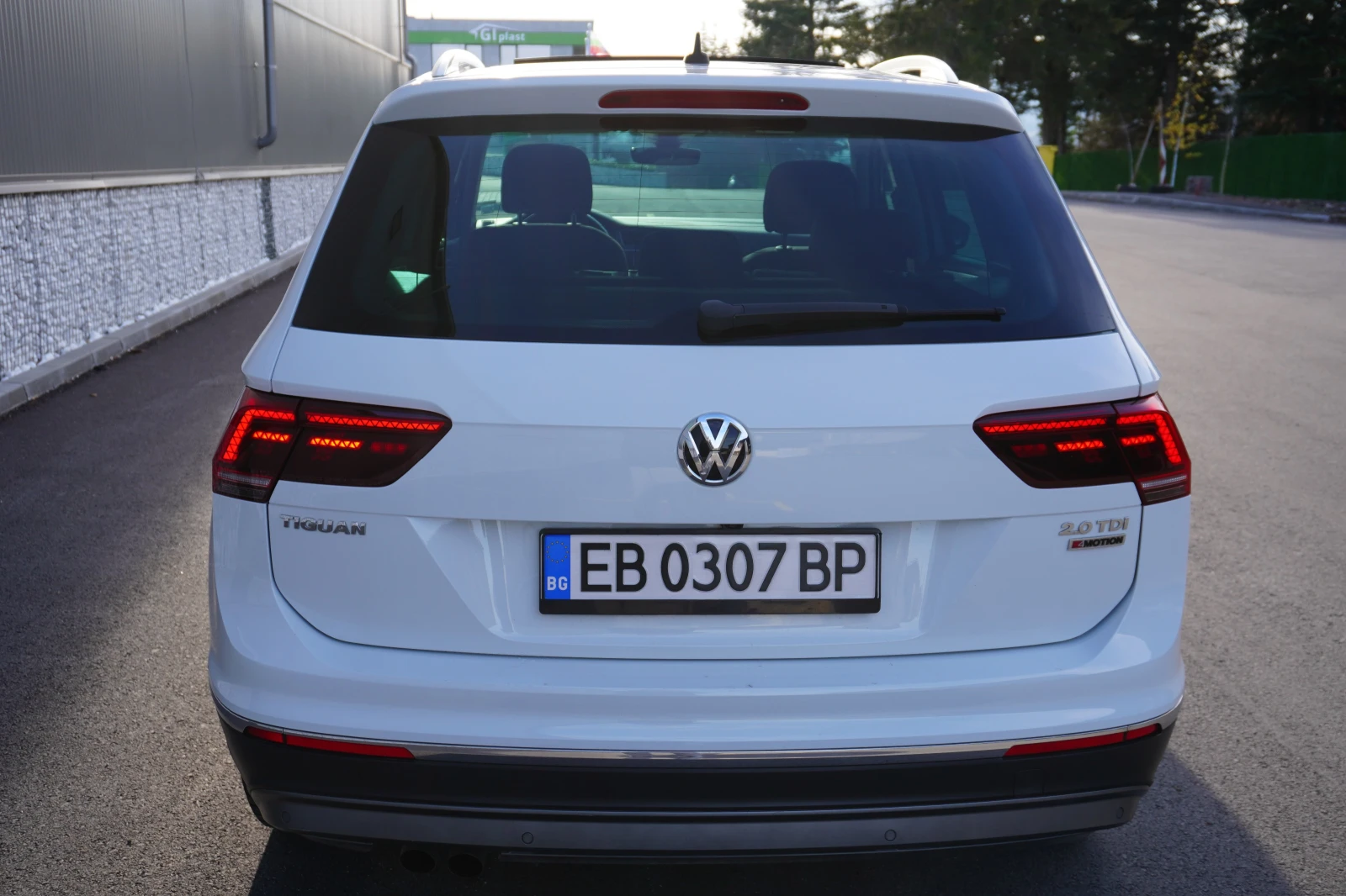 VW Tiguan 2.0TDI 4MOTION/DSG/VIRTUAL COCKPIT/MATRIX LED/PANO, снимка 4 - Автомобили и джипове - 54072552