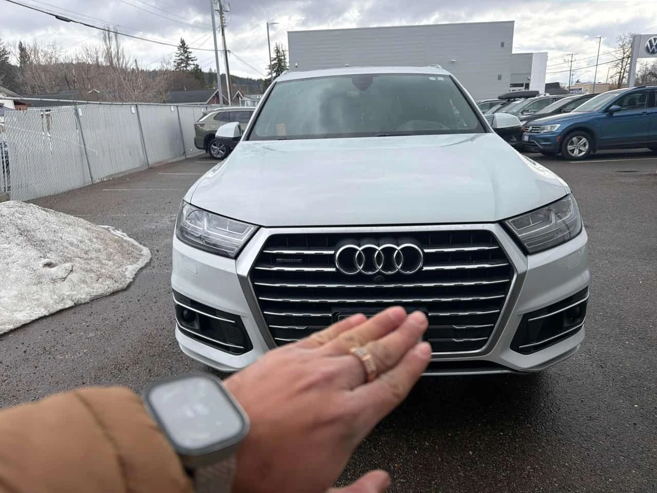 Audi Q7 3.0T Technik/CARFAX/Подгрев/Пано/Дистроник/360 Кам, снимка 2 - Автомобили и джипове - 54215697