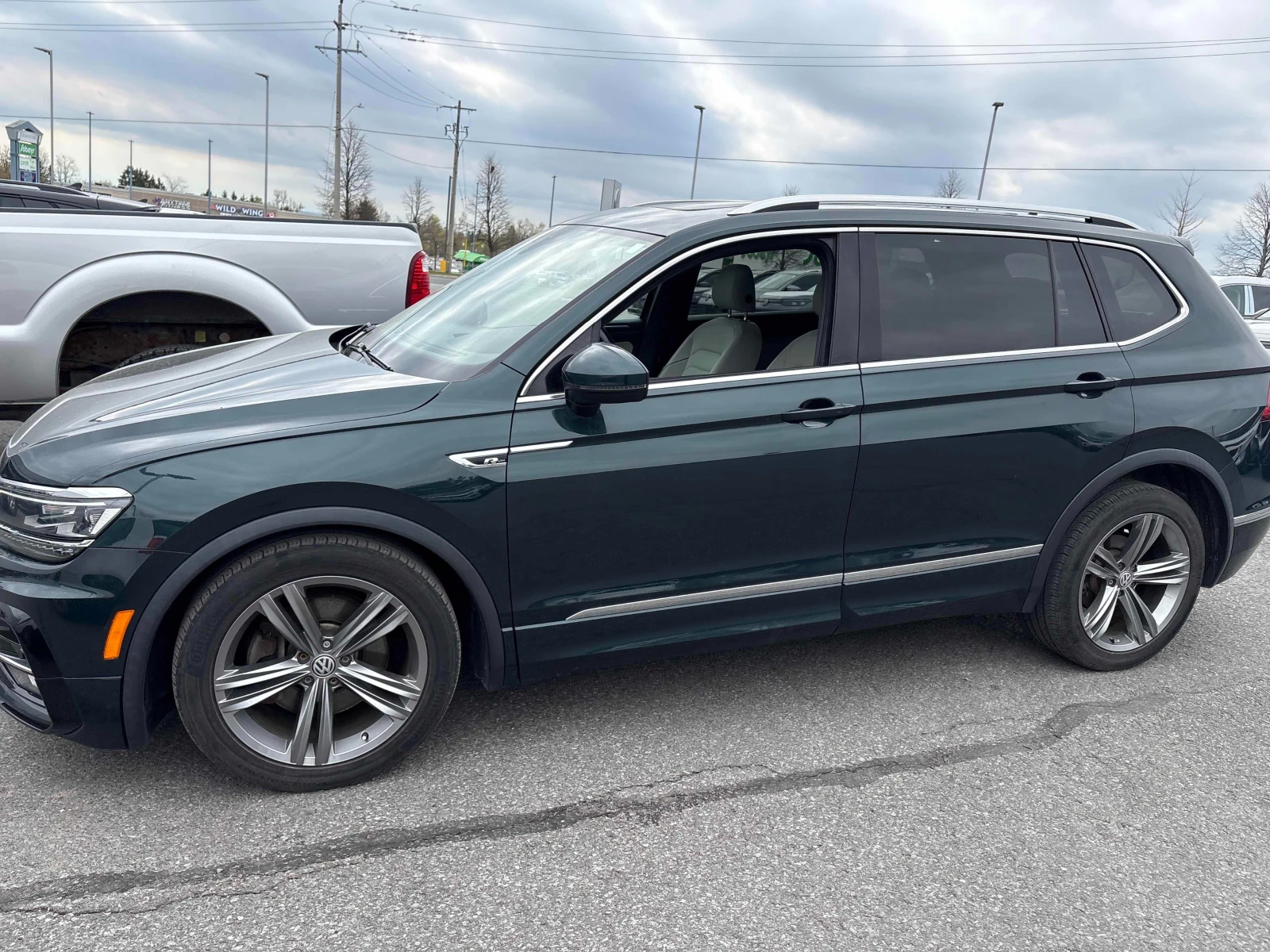 VW Tiguan HIGHLINE *  * Цена до БГ * CARFAX * , снимка 3 - Автомобили и джипове - 54433498