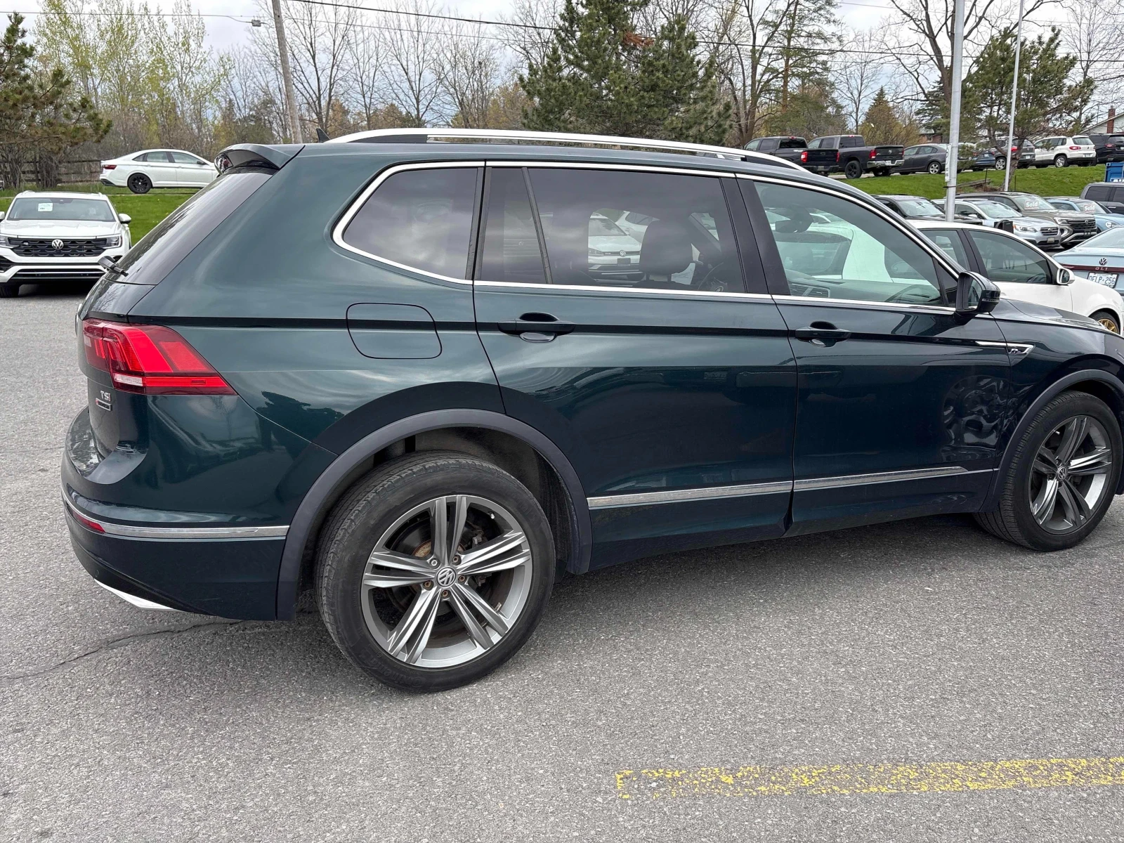 VW Tiguan HIGHLINE *  * Цена до БГ * CARFAX * , снимка 4 - Автомобили и джипове - 54433498