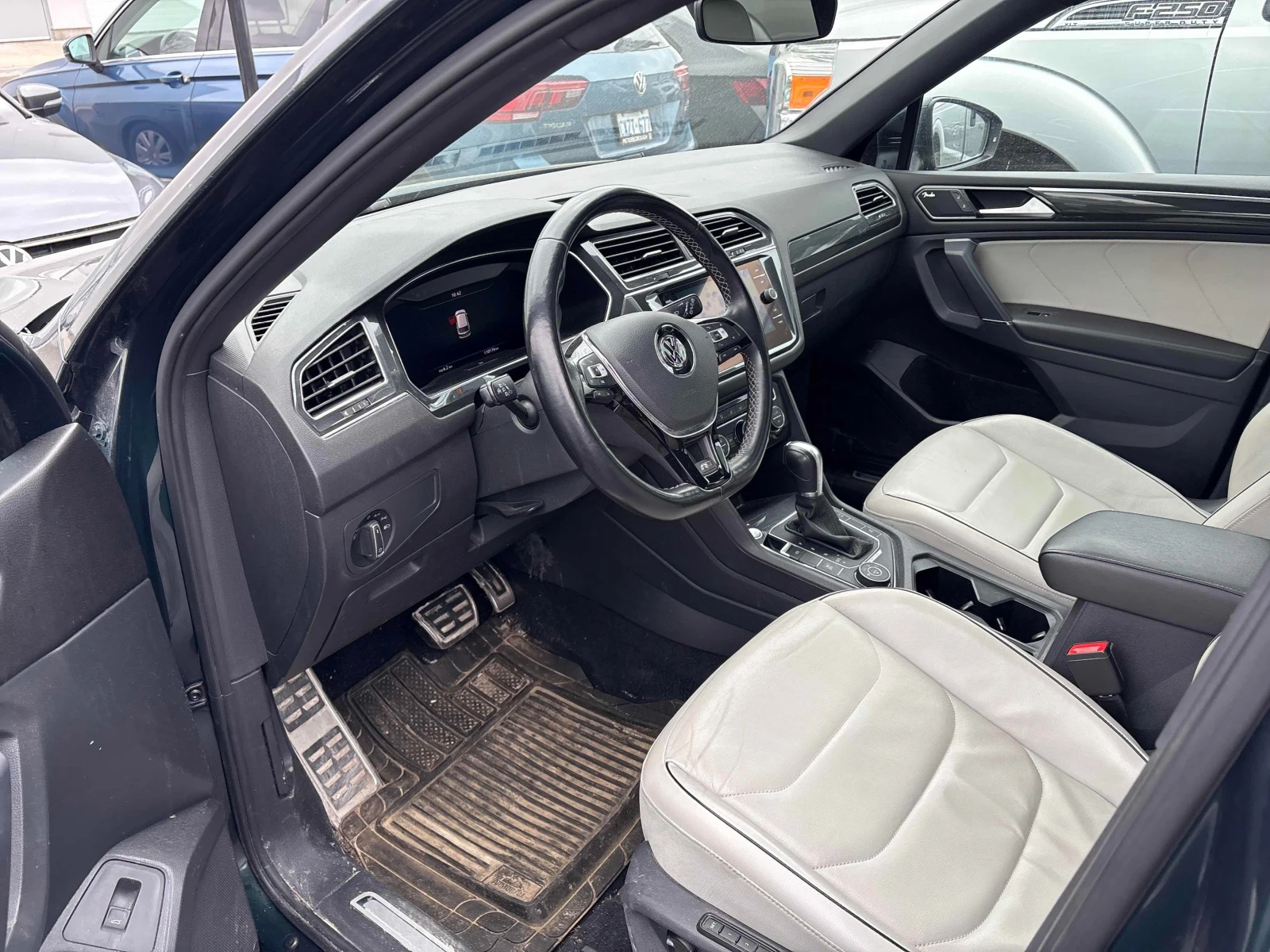 VW Tiguan HIGHLINE *  * Цена до БГ * CARFAX * , снимка 7 - Автомобили и джипове - 54433498