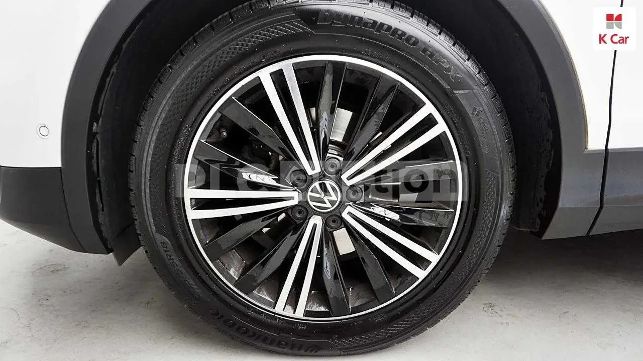 VW Tiguan 2.0TDI | DISTRONIC| DIGITAL| ВКЛ.ТЕХНОТЕСТ, снимка 16 - Автомобили и джипове - 54508857