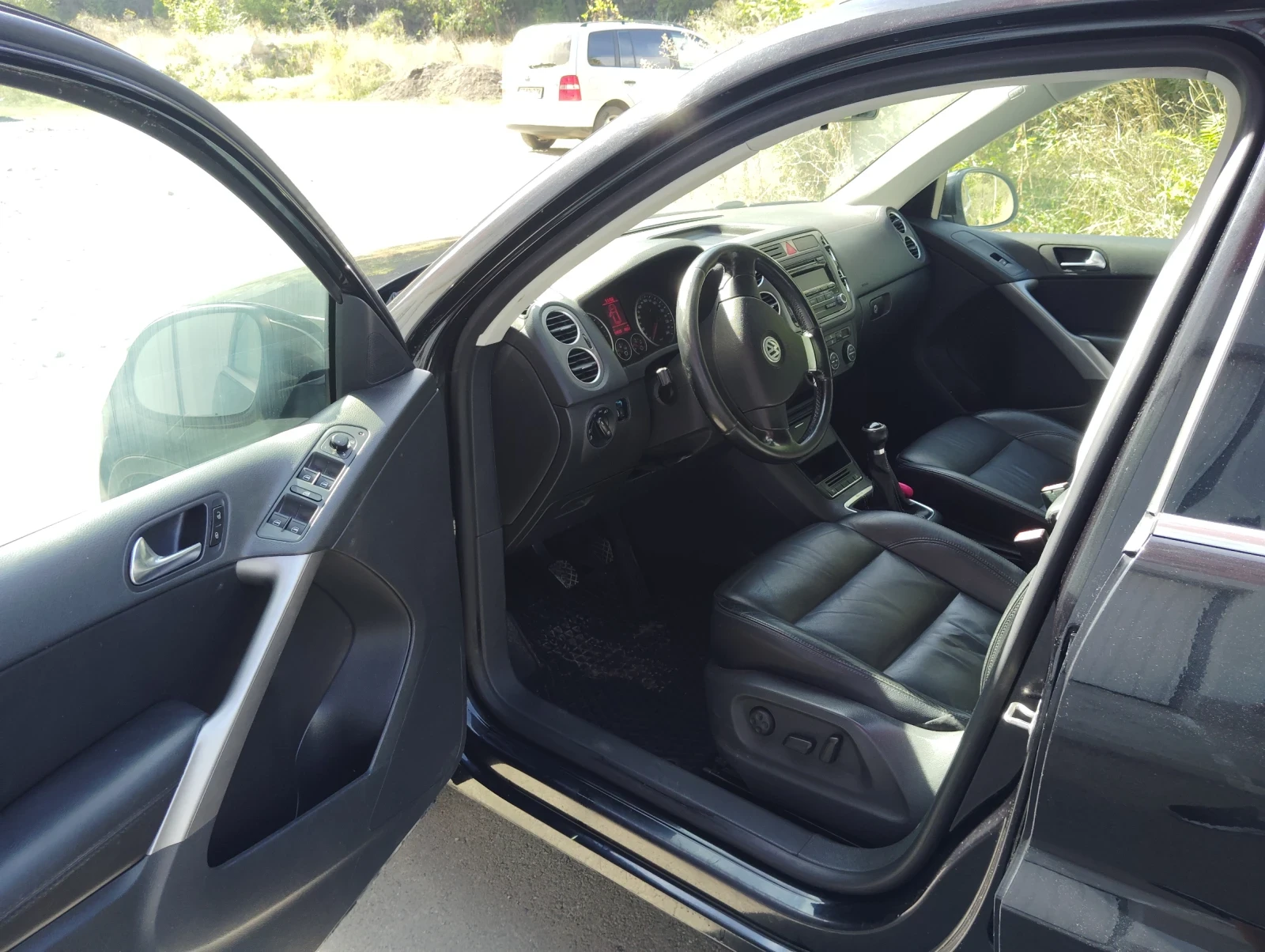 VW Tiguan 2.0 ТDI, снимка 10 - Автомобили и джипове - 55127814
