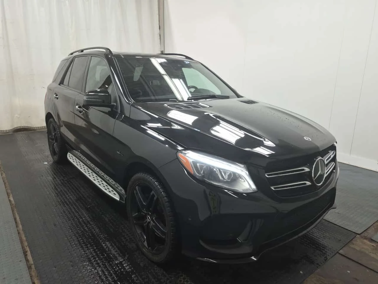 Mercedes-Benz GLE * AMG 43 * АВТОКРЕДИТ БЕЗ ПЪРВОНАЧАЛНА ВНОСКА* , снимка 2 - Автомобили и джипове - 55197563