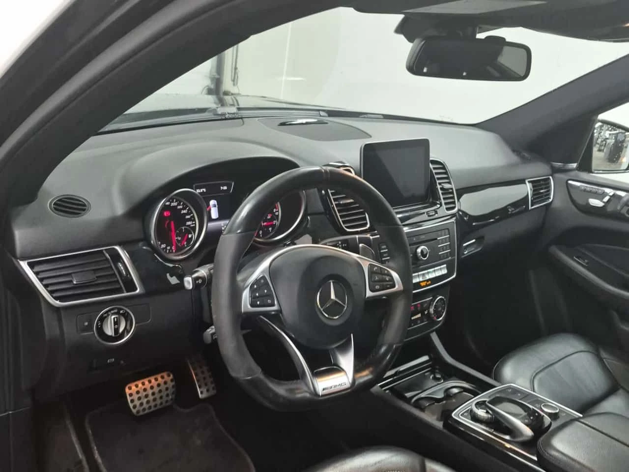 Mercedes-Benz GLE * AMG 43 * АВТОКРЕДИТ БЕЗ ПЪРВОНАЧАЛНА ВНОСКА* , снимка 10 - Автомобили и джипове - 55197563