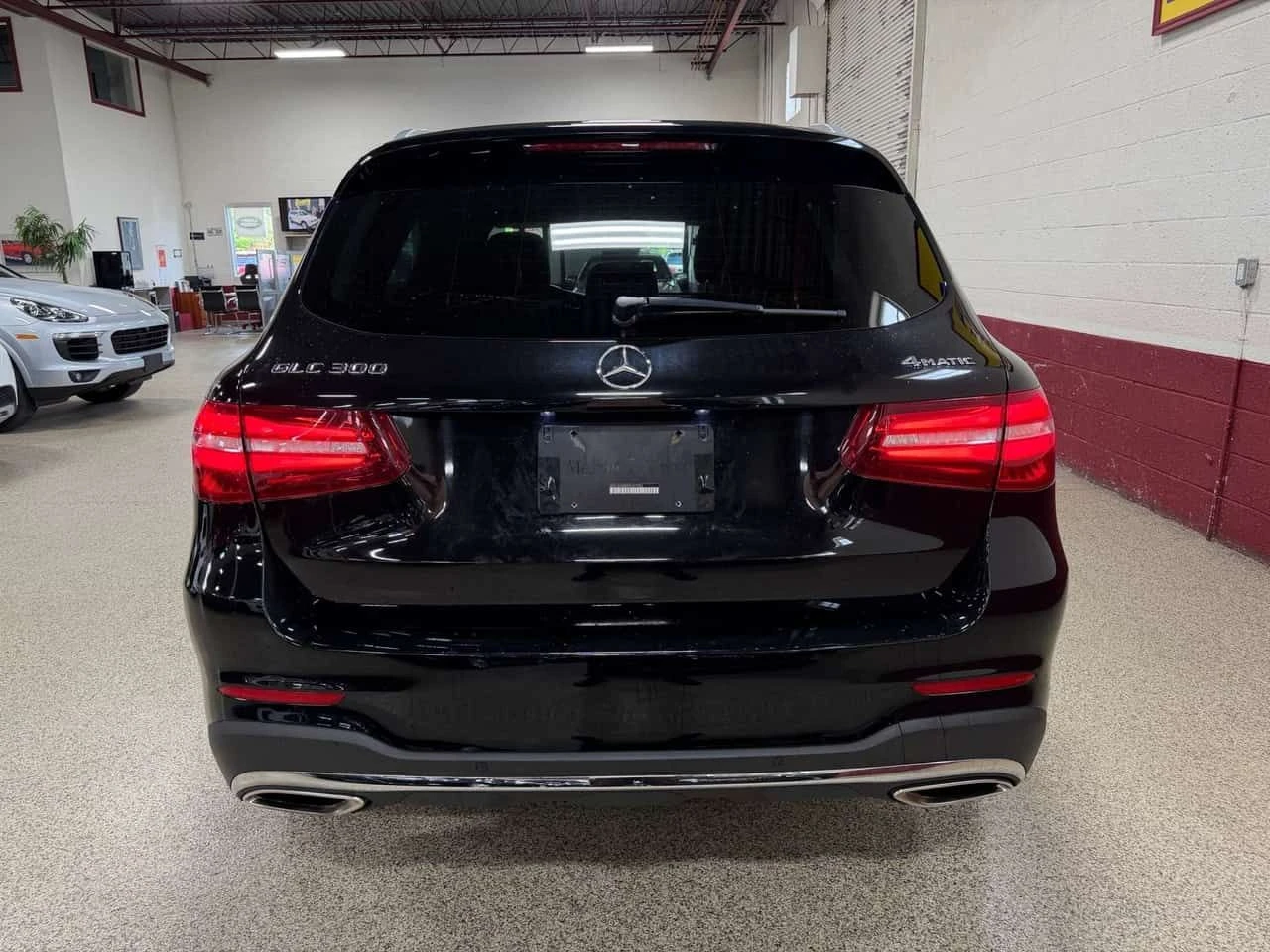Mercedes-Benz GLC 300 * AMG PACK * CARFAX * ФИКСИРАНА ЦЕНА ДО БГ * , снимка 5 - Автомобили и джипове - 55204697