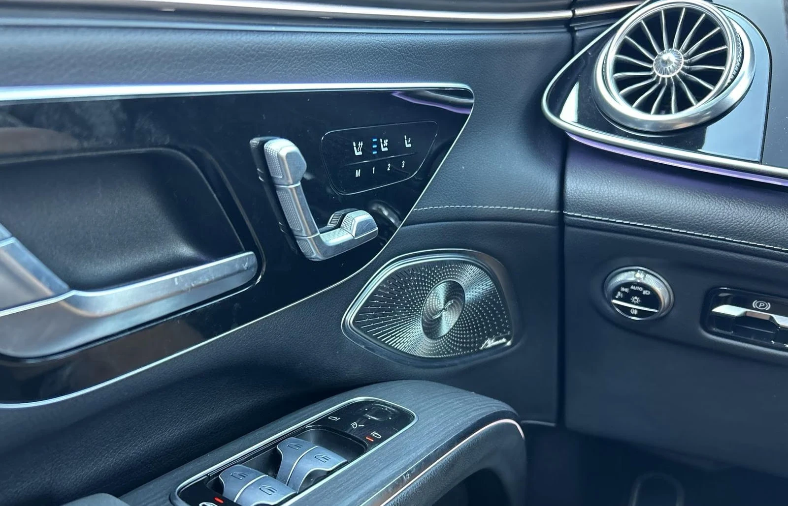 Mercedes-Benz EQE 450+ SUV/360HP/AMG/MASSAGE/HYPERSCR/HUD/360/573q, снимка 9 - Автомобили и джипове - 55572873