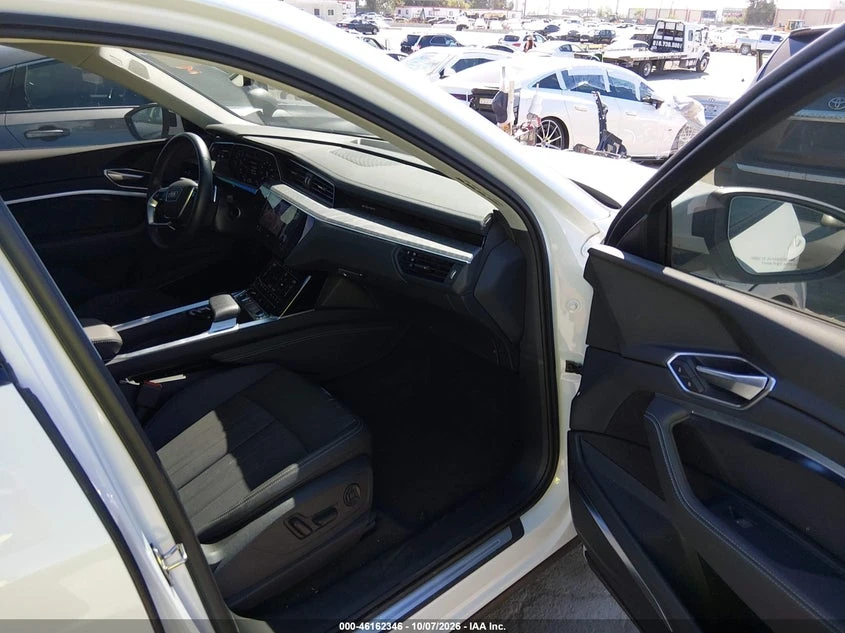 Audi Q8 E-Tron Premium Plus Quattro, снимка 5 - Автомобили и джипове - 56618888