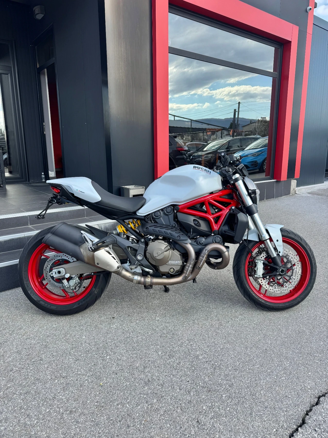 Ducati Monster 821-26000км, снимка 2 - Мотоциклети и мототехника - 54127236