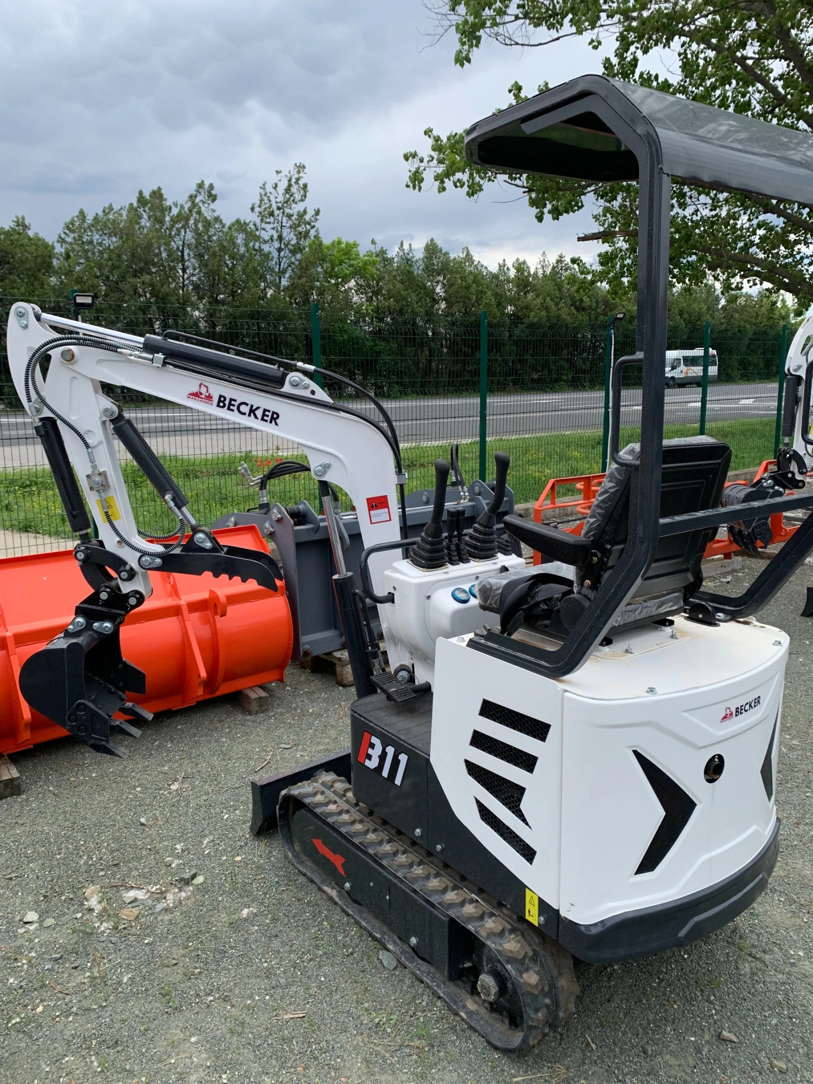  Kubota B-11 | Mobile.bg   1