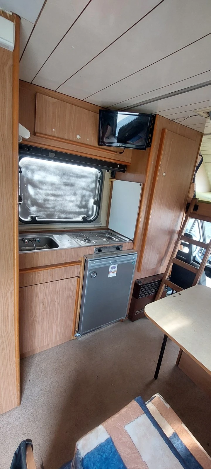 Кемпер Ford Transit, снимка 13 - Каравани и кемпери - 54729204