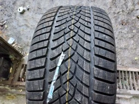Гуми Зимни 295/35R21, снимка 1