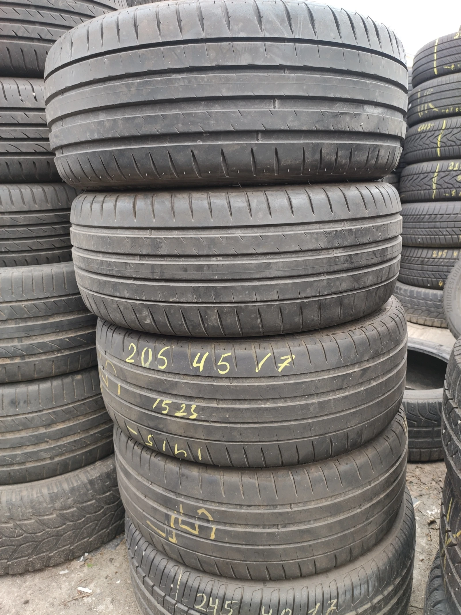 Гуми Летни 205/45R17, снимка 5 - Гуми и джанти - 54987342